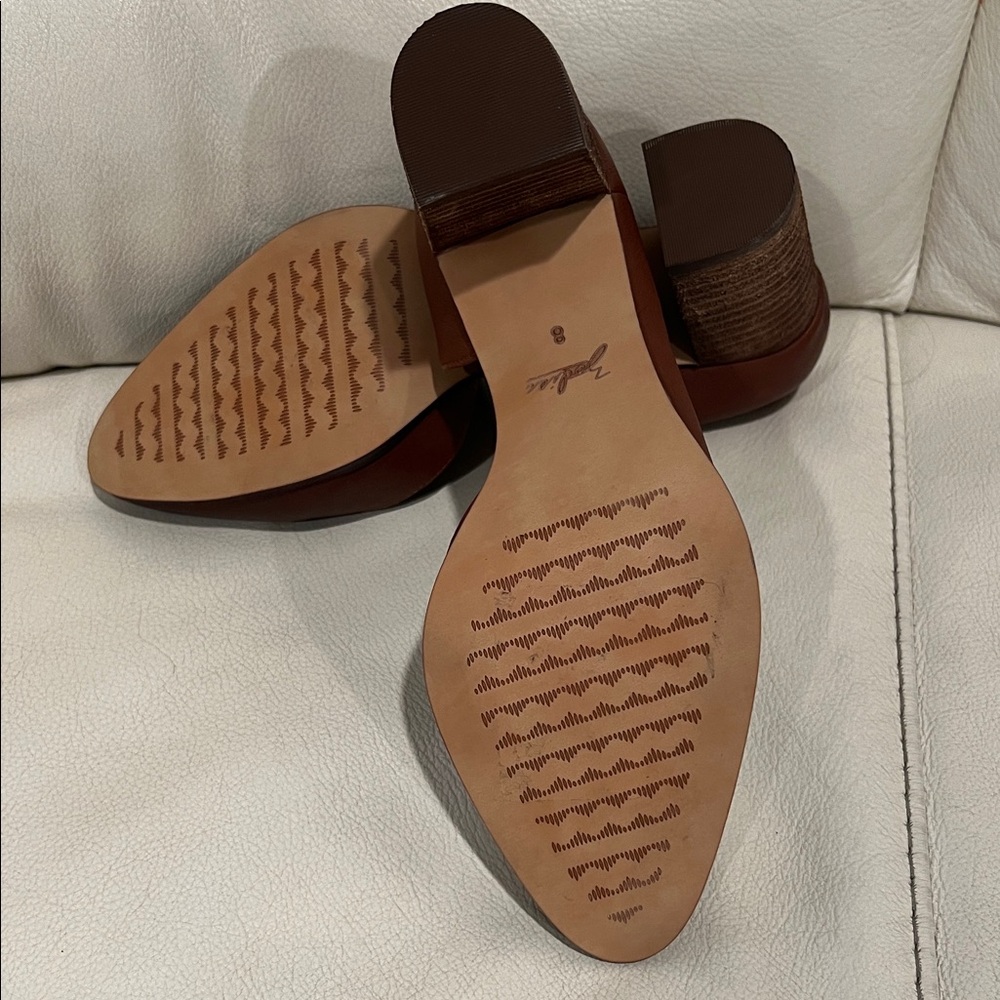 Zodiac Women's Rich Brown Heels. Size 8 - Picture 4 of 5